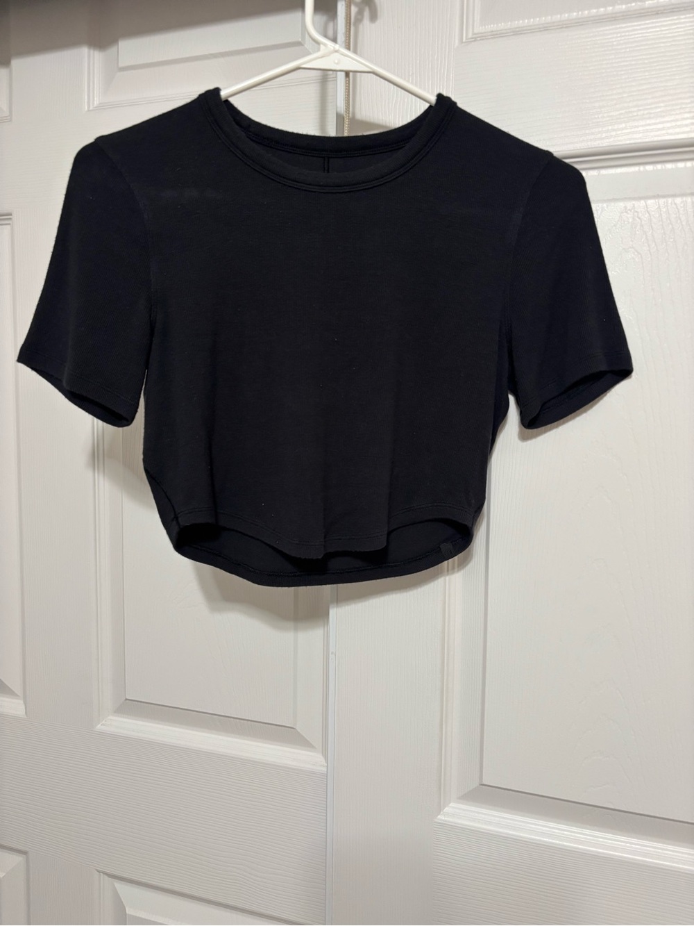 Black Lululemon ribbed crop top